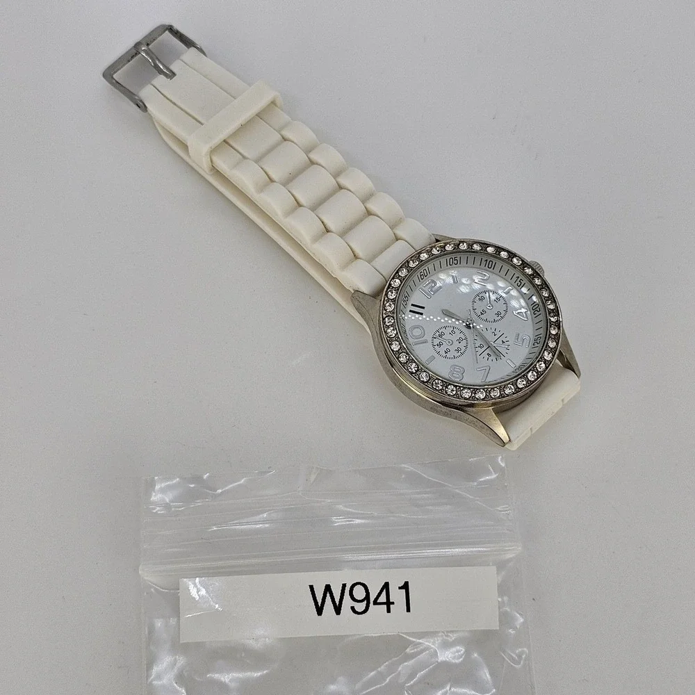 38MM Women's Watch White Dial Crystal Bezel White Plastic Bands New‎ Battery